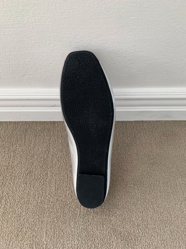 양가죽 화이트 플랫슈즈 235,225 이미지