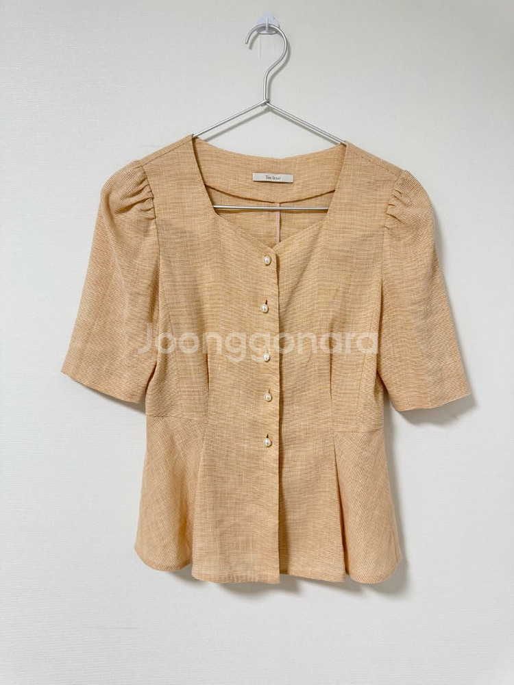 더아이잗 스퀘어넥 진주단추 블라우스--0