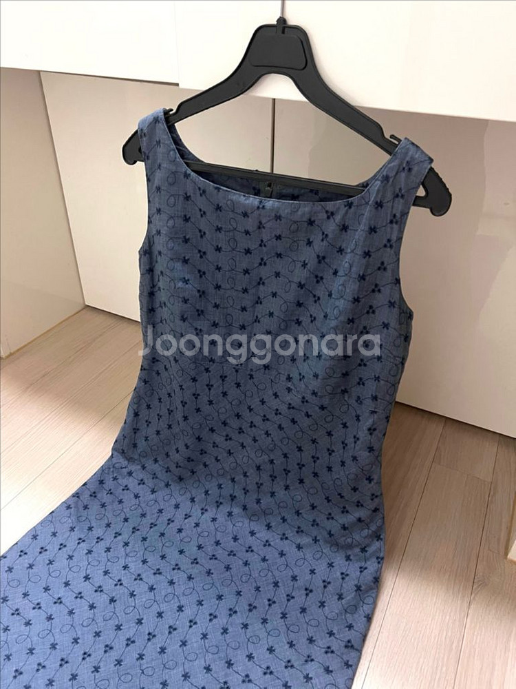 데님느낌 스퀘어넥 자수 펀칭 롱 원피스 민소매 나시--0