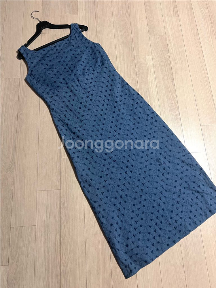 데님느낌 스퀘어넥 자수 펀칭 롱 원피스 민소매 나시--1