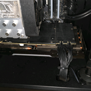 이엠텍RTX2080 슈퍼 블랙 몬스터 팝니다.