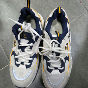 휠라운동화260