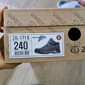 지벤 (zb-171s) 안전화입니다(240mm)