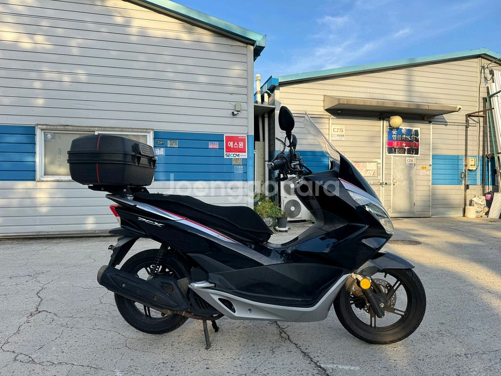 혼다 pcx125 17년 스페셜컬러 판매합니다--3