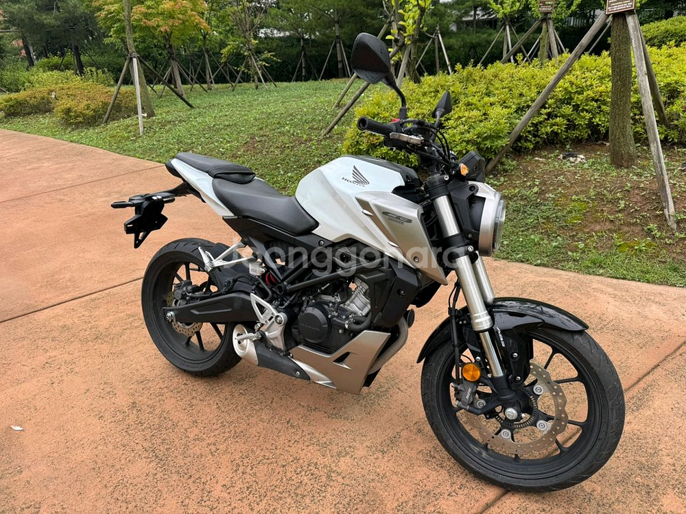 혼다 cb125r 19년형 abs 화이트컬러 팝니다--0