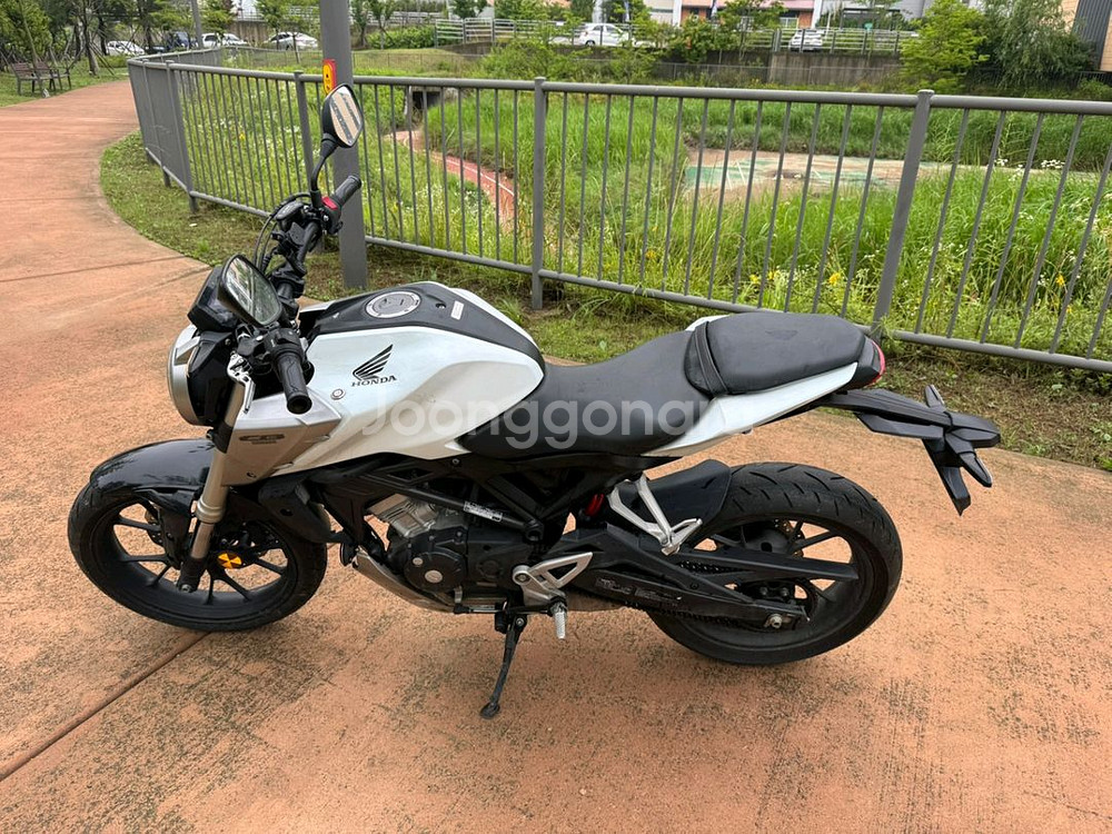 혼다 cb125r 19년형 abs 화이트컬러 팝니다--5
