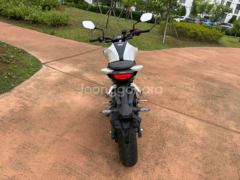 혼다 cb125r 19년형 abs 화이트컬러 팝니다--7