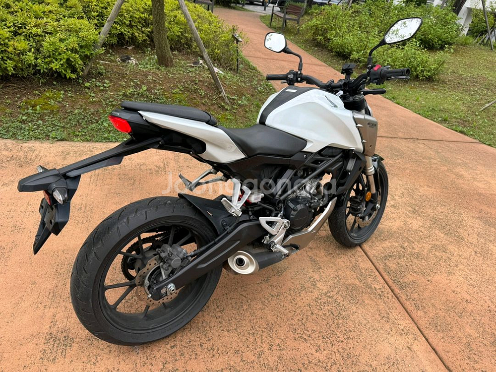 혼다 cb125r 19년형 abs 화이트컬러 팝니다--6