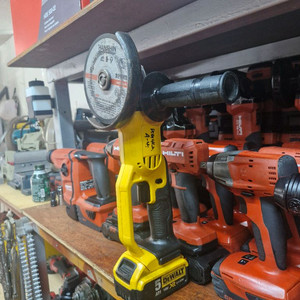 디월트충전그라인더 DCG412 패들스위치 5인치그라인더