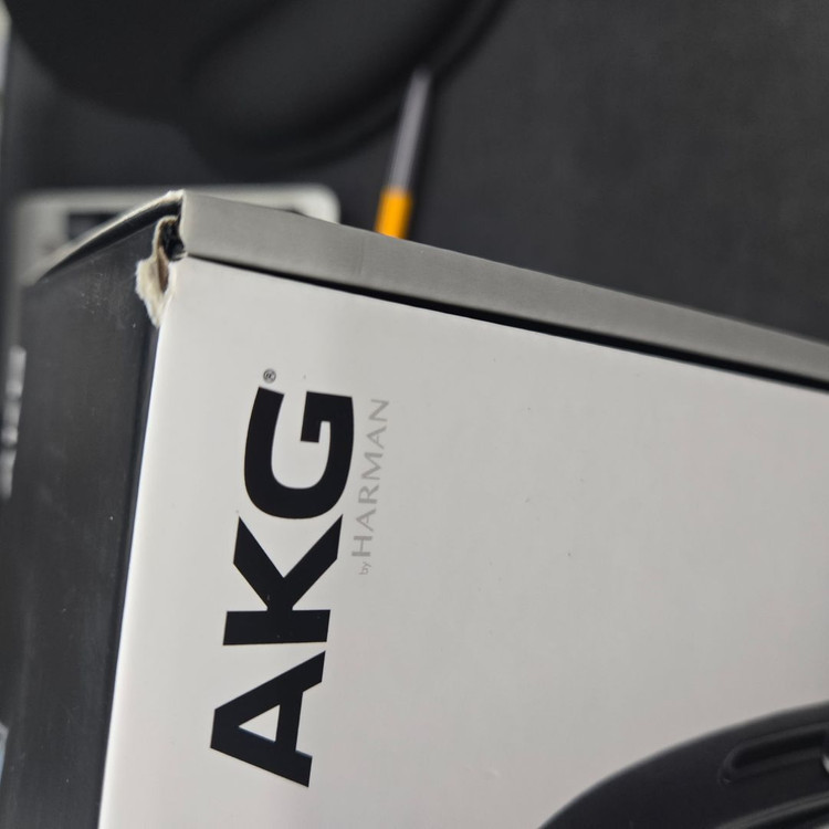 AKG K371BT 헤드폰 판매합니다--1