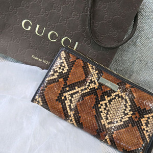 구찌 뱀피 지퍼 장지갑 *정품입니다*