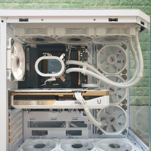 급매 ) 컴퓨터 9800X3D & RTX5070T