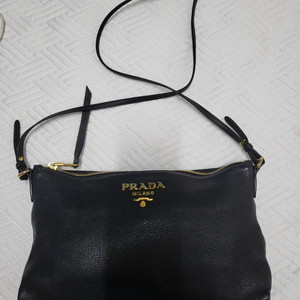 프라다레더크로스백