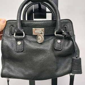 마이클코어스 크로스가죽가방