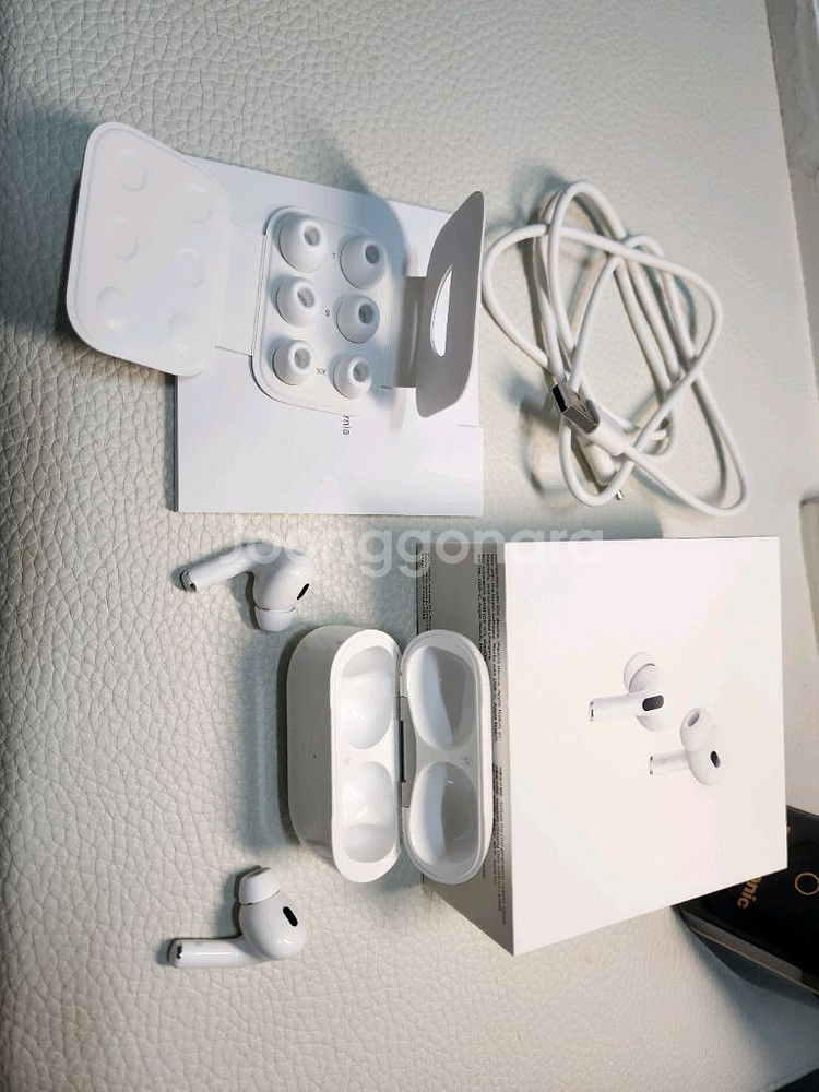 S급 에어팟 프로 2세대 C타입 풀박스 팝니다.--0