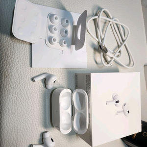 S급 에어팟 프로 2세대 C타입 풀박스 팝니다.