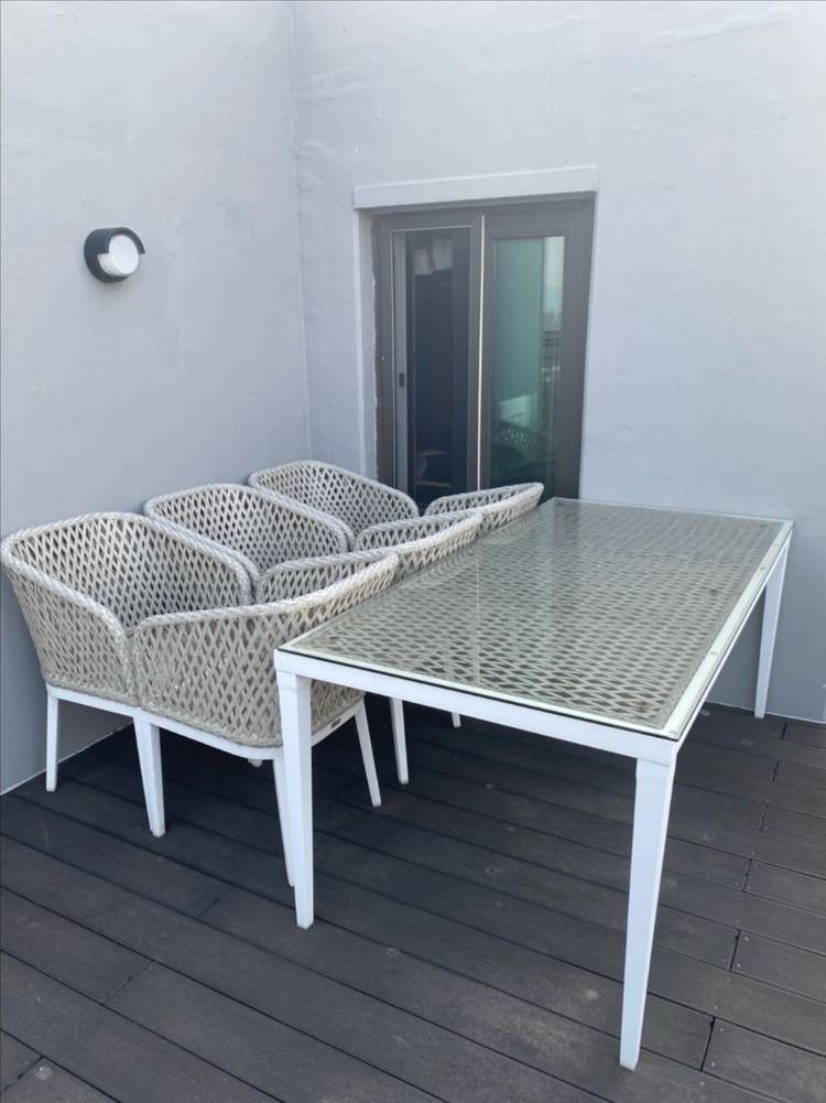 야외용 라탄 테이블 의자 세트(그네와파라솔제품)--1