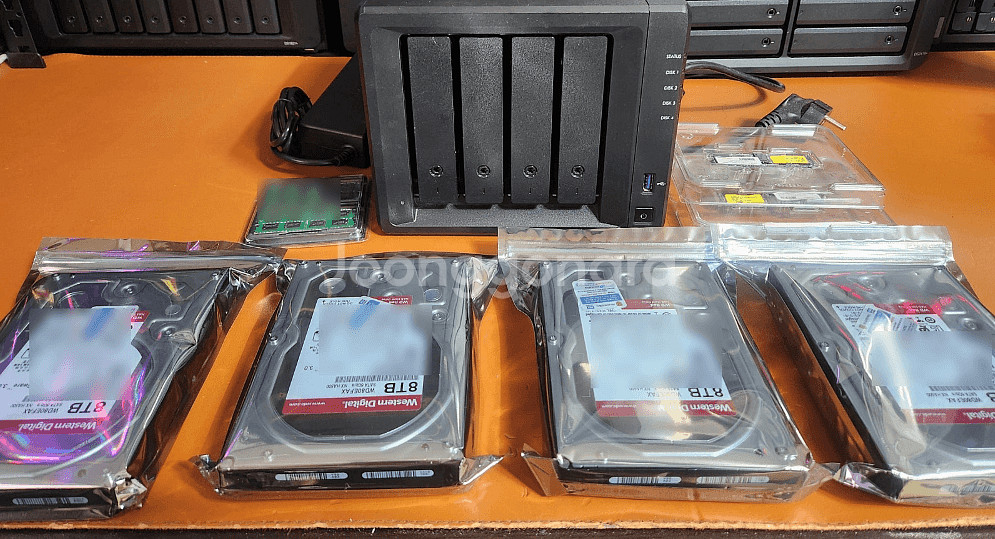 시놀로지DS918+ 램6G +WD RED 32TB--0