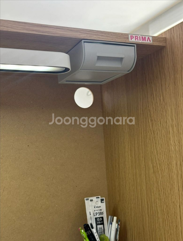 공부방에 잘 어울리는 책상입니다. 조명도 같이 드려요--3