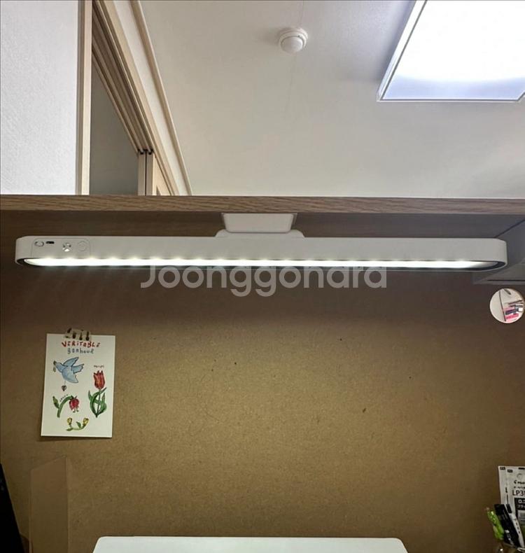 공부방에 잘 어울리는 책상입니다. 조명도 같이 드려요--2