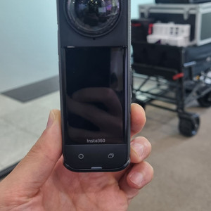 인스타 360 x4 판매합니다.