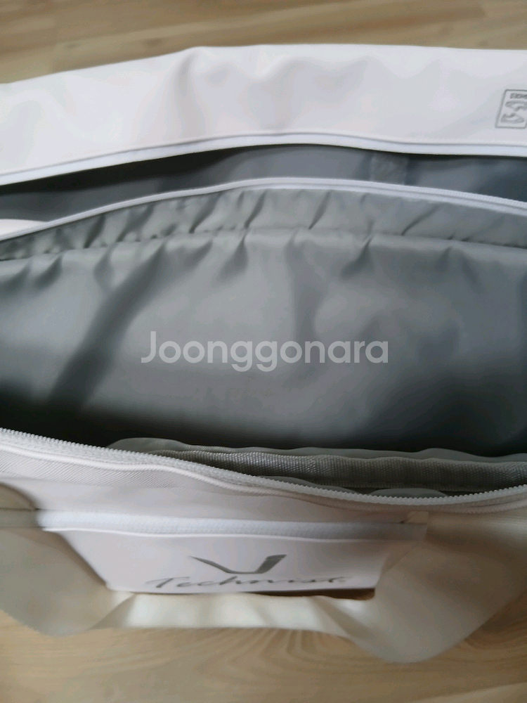배드민턴 가방 10만원짜리 만 팔천원에 팝니다. 중고--5