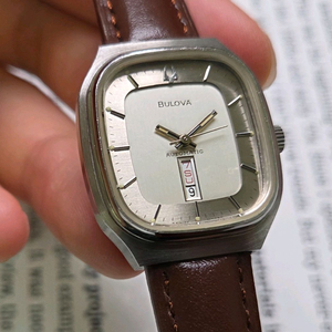 빈티지 부로바 데이데이트 사각탱크형 순정 실버 중형 오