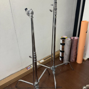 어벤저 스탠드+그립+암 두세트 팝니다