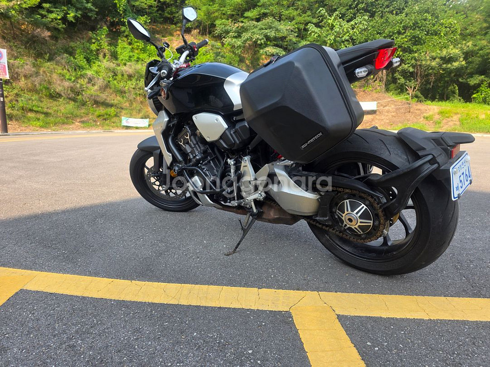 cb1000r--3