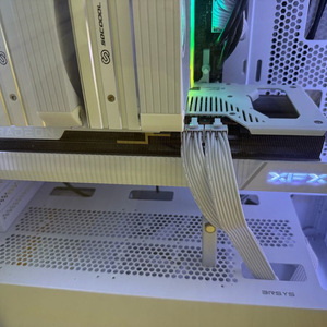 XFX 라데온 RX 7900 GRE Magnetic