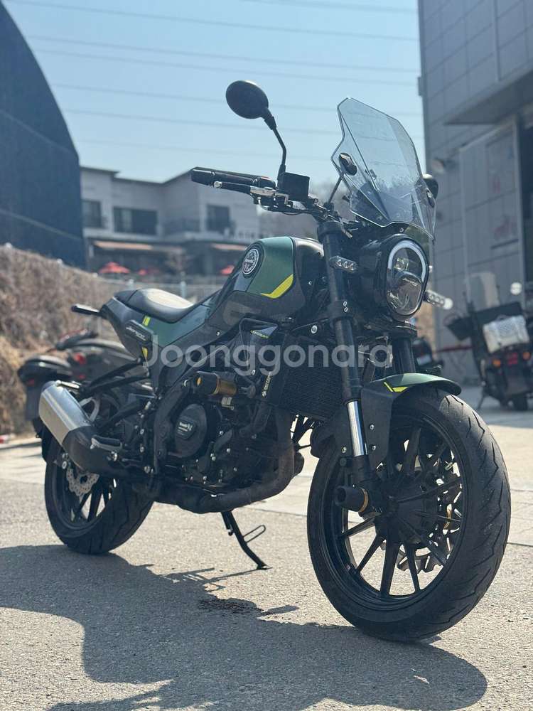 베넬리 레온치노250 22년식 4천키로 저렴하게 판매--0