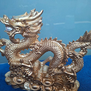용 조각상