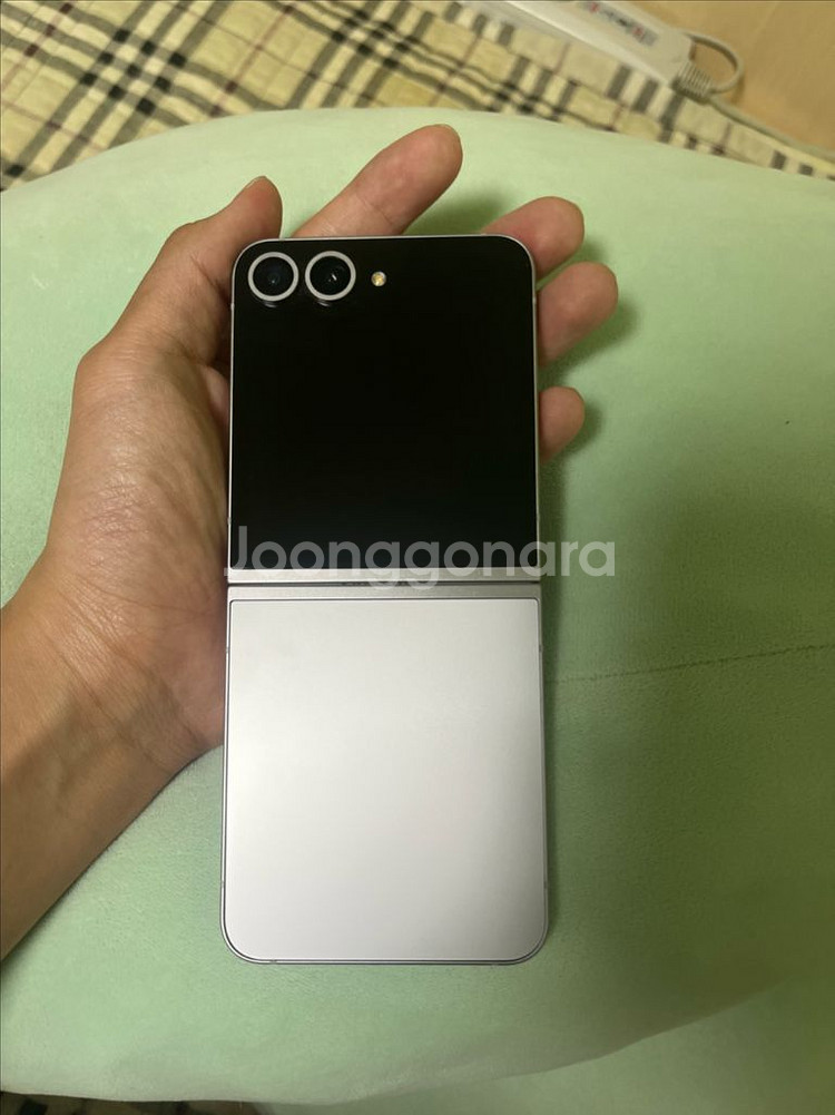 갤럭시 Z Flip6 256 실버쉐도우--0