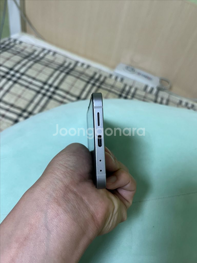 갤럭시 Z Flip6 256 실버쉐도우--4