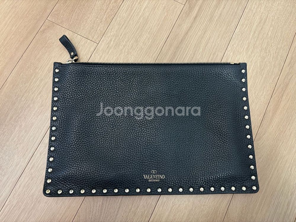 발렌티노 락스터드 클러치--0