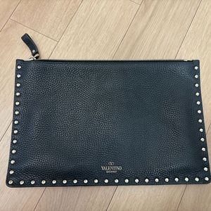 발렌티노 락스터드 클러치