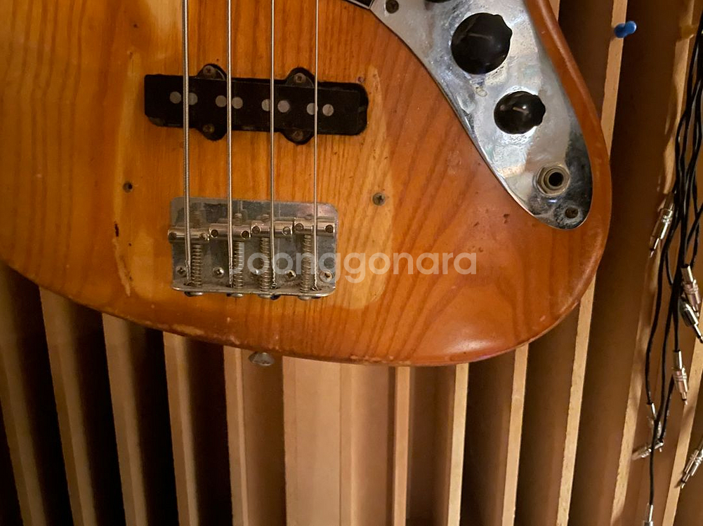 1976년산 fender jazz bass--3