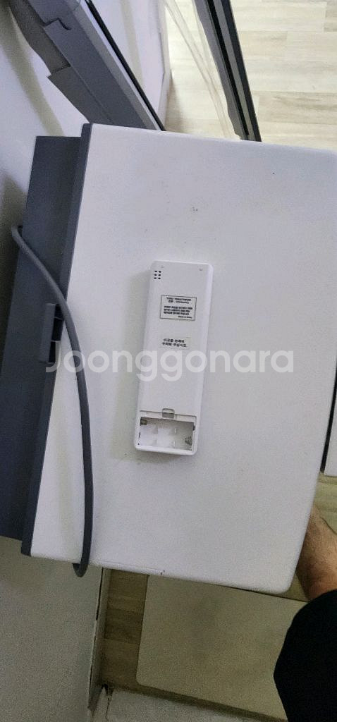 캐리어 창문형 에어컨 20만원에 팝니다.--4