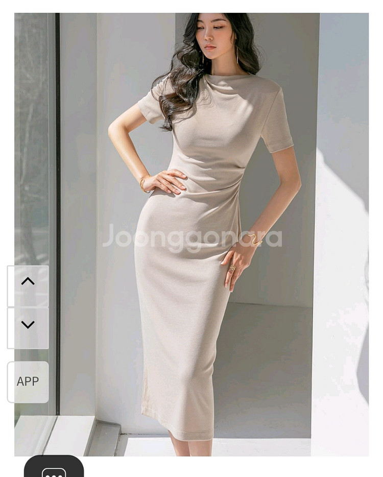 딘트 핀턱 슬림핏 미디 원피스--1