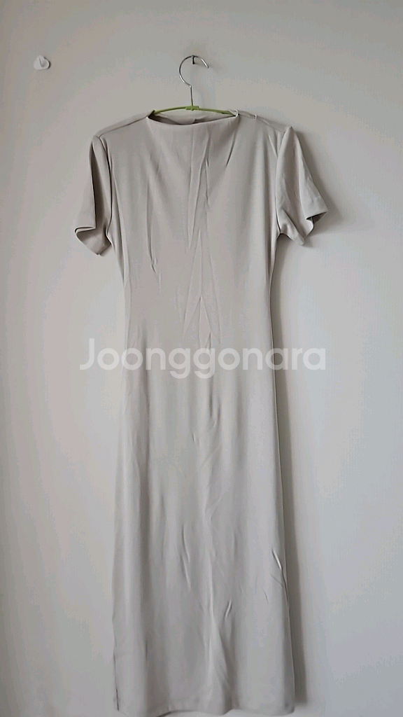 딘트 핀턱 슬림핏 미디 원피스--7