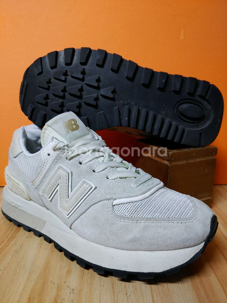 뉴발란스 U574(표기230추천사이즈235)--0