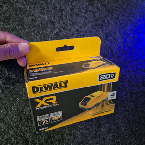 디월트 파워팩 4AH팝니다(DCB2104