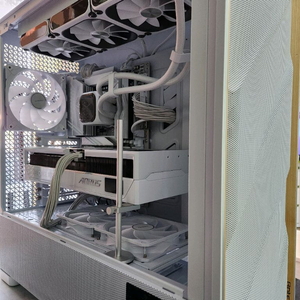 9950X3D & RTX5090 끝판왕 게이밍 컴퓨터
