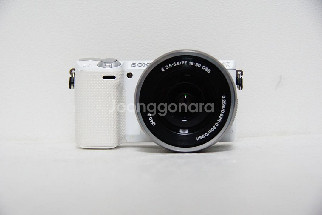 [소니] NEX-5T 화이트 8,692컷 팝니다.--5