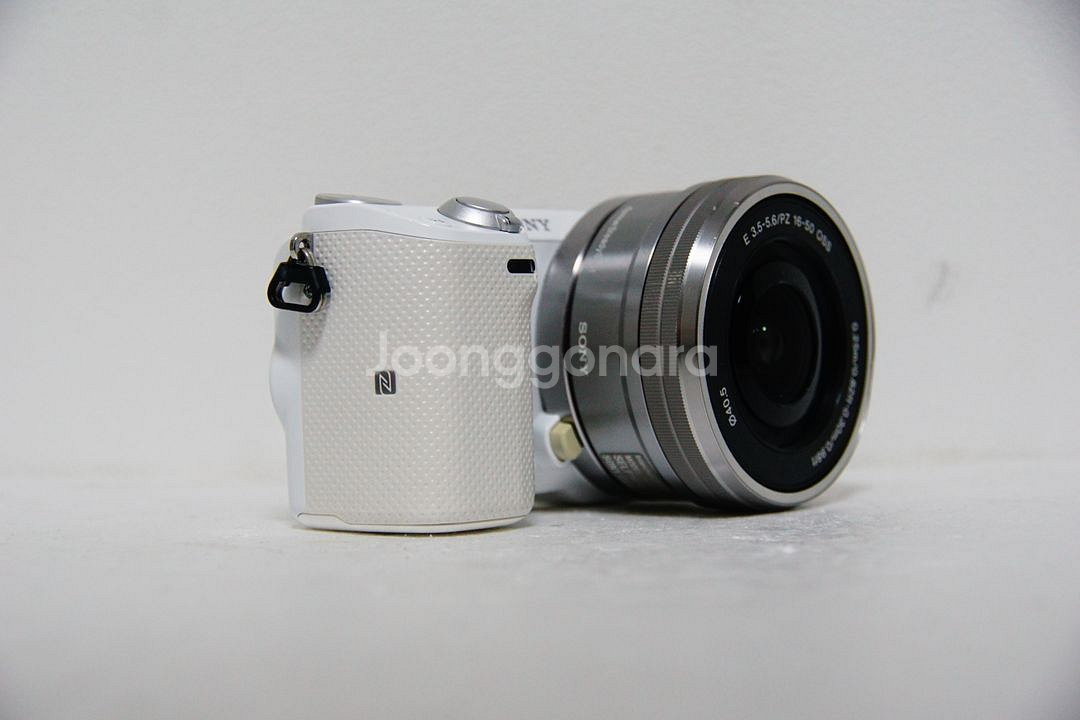 [소니] NEX-5T 화이트 8,692컷 팝니다.--8
