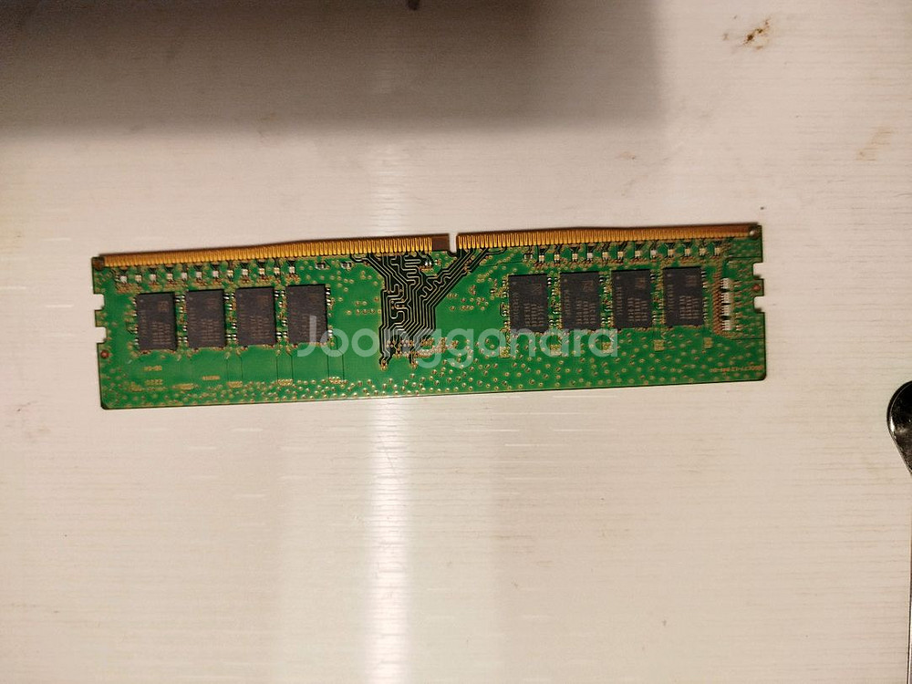 삼성 DDR4 3200 16gb 램 한개 제조일: 22--1