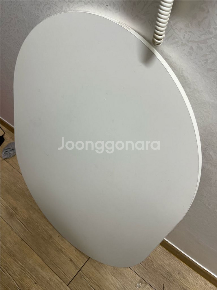 흰색 접이식 식탁 팝니다--1