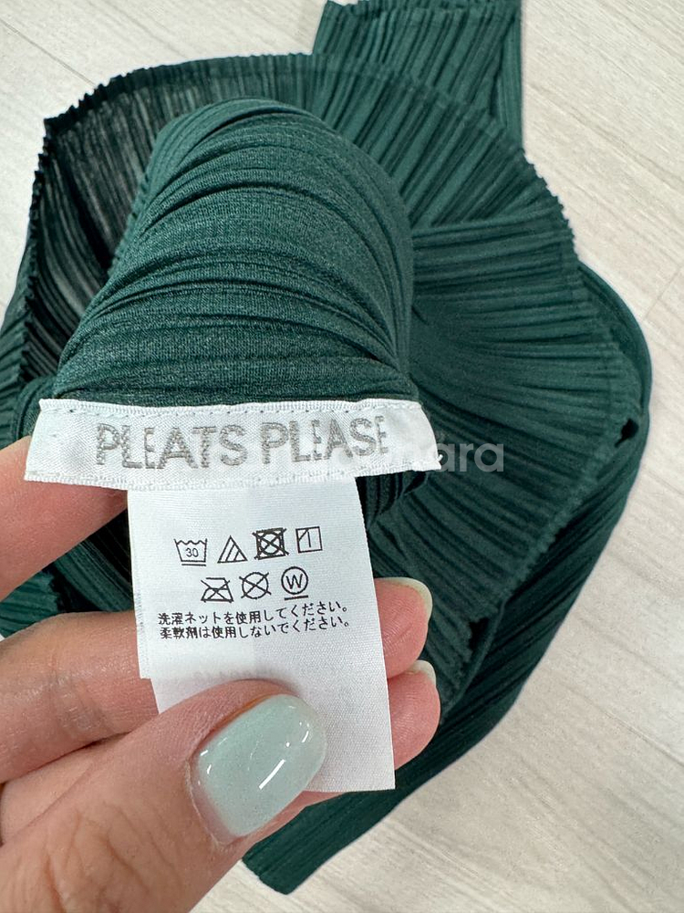 (새상품)이세이미야케 플리츠플리즈 반목티 긴팔--1