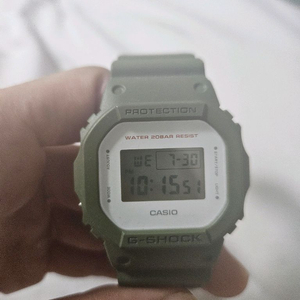 카시오 지샥 손목시계 (DW-5600M-3JF)