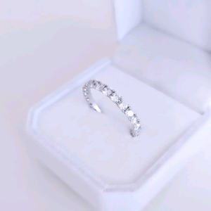 화이트골드 큐빅 뺑돌이반지